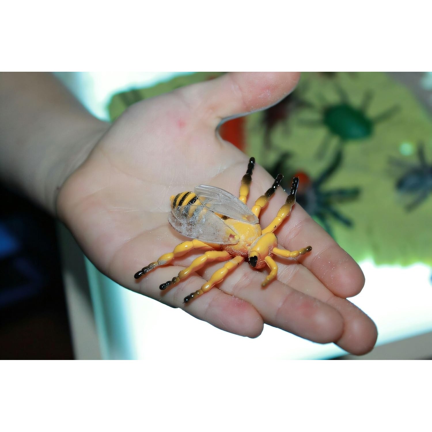 16-Piece Realistic Insect Figures Set: image 3